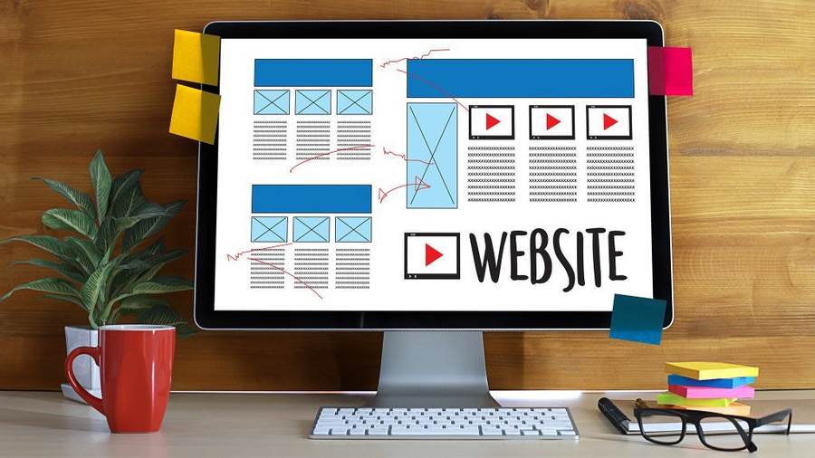 Website Entwicklung am Monitor